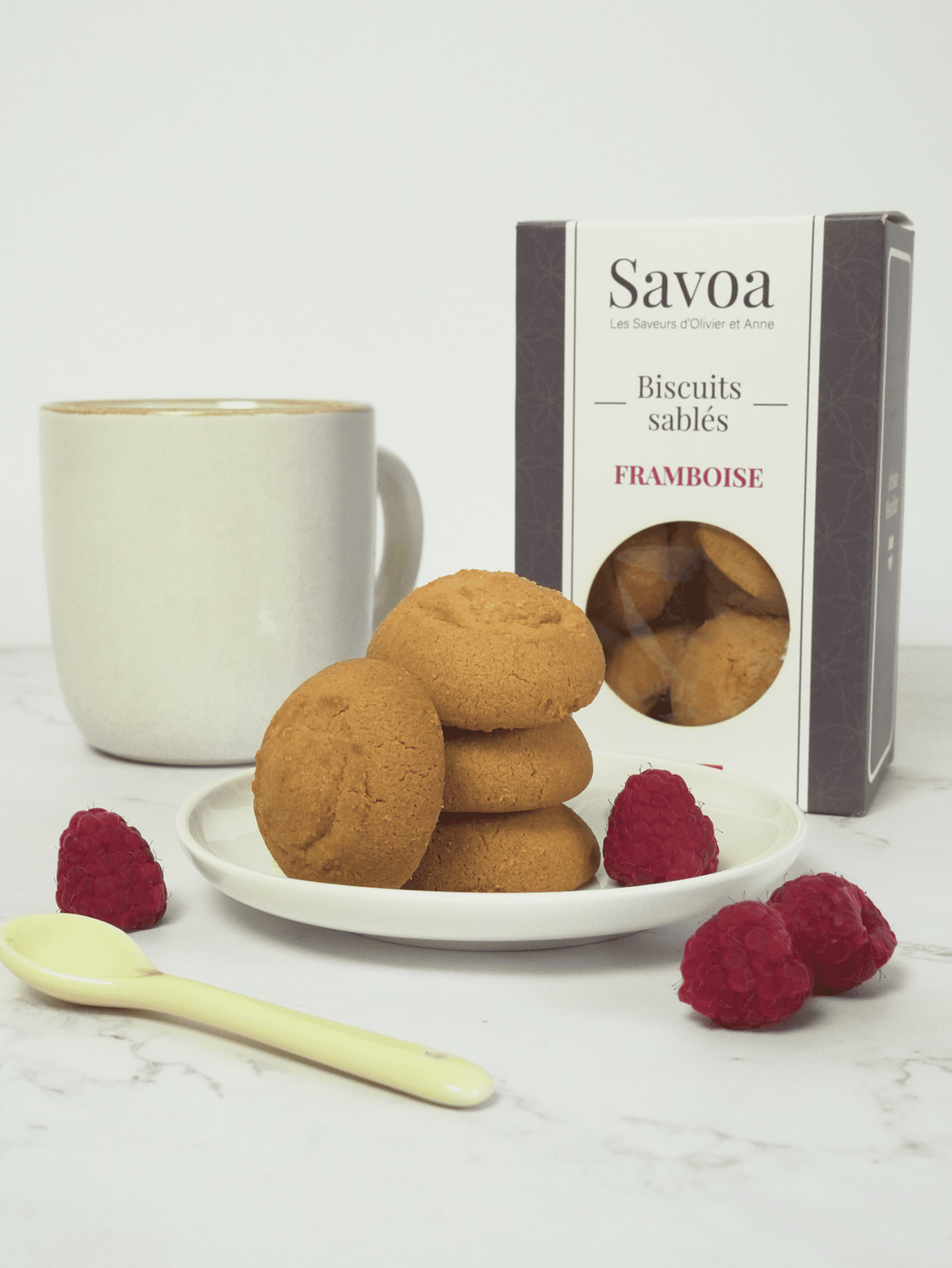 Etui de biscuit fourrés à la framboise